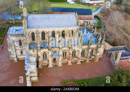 Vue aérienne de La Chapelle de Rosslyn à Roslin village Midlothian, Ecosse, Royaume-Uni Banque D'Images