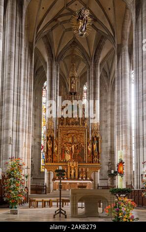 Crailsheim, Allemagne - 11 mai 2019 : Intérieur de la fin du gothique St George hall Minster, la plus grande église en Allemagne Banque D'Images