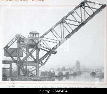 Le Strauss Bascule Bridge Company, Inc., ingénieurs et concepteurs de tourillon, bascule et ponts ascenseur direct. . À Deering,Chicago. Il convient de noter que l'ensemble de mouvement elementof (i. e., le tourillon et palier), pour cette structure lourde est complètement fermé dans andcontained la poutrelle chord, étant ainsi protégés des dommages-pro, la rouille et les débris. Cette illus-tration montre également la méthode de sécurisation dans thetrunnion son roulement, les bagues en bronze, themeans pour l'accès et l'inspection, et la connexion et le relation de la parties associées. La surface du tourillon est fourni avec threestra Banque D'Images