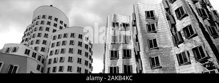 Bâtiments Gehry au port des médias à Düsseldorf, Rhénanie du Nord-Westphalie, Allemagne Banque D'Images