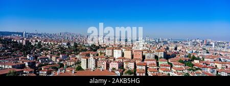 Vue aérienne paysage urbain d'Ankara sous un ciel clair, Turquie Banque D'Images