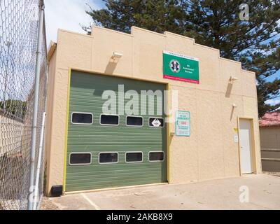 Vue extérieure d'un bâtiment de service d'ambulance de l'Australie du Sud dans la ville de Penneshaw sur Kangaroo Island, Australie du Sud, Australie. Banque D'Images