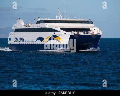 L'arrivée de ferry Sealink à Penneshaw sur une journée ensoleillée sur l'île kangourou en Australie du Sud, Australie. Banque D'Images