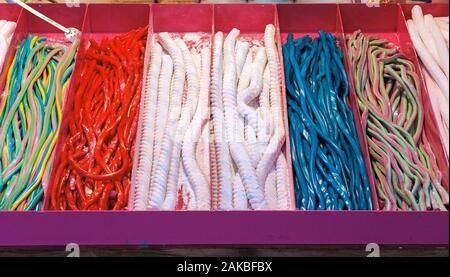 Assortiment de bonbons de sucre mou sur l'écran du câble au marché de Noël de Winter Wonderland de Londres Banque D'Images