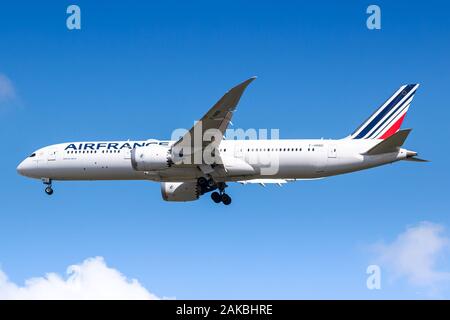 Paris, France - 17 août 2018 : Air France Boeing 787 Dreamliner avion à l'aéroport de Paris Charles de Gaulle (CDG) en France. Boeing est un aéronef m Banque D'Images