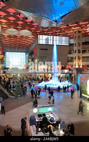 Vue de l'intérieur de l'Atrium du Complexe Desjardins avec des décorations de Noël.montreal.quebec.Canada Banque D'Images