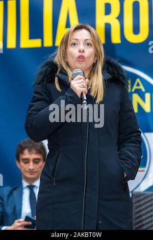 Ferrara, Italie. 05Th Jan, 2020. Ferrara, Italie Le 8 janvier 2020. Giorgia Meloni président du parti italien "Fratelli d'Italia" (Frères de l'Italie) prend un speach à Ferrare Crédit : Filippo Rubin/Alamy Live News Banque D'Images