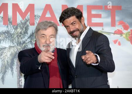 Pierfrancesco Favino et Gianni Amelio participant à la photocall de Hammamet à Rome Banque D'Images