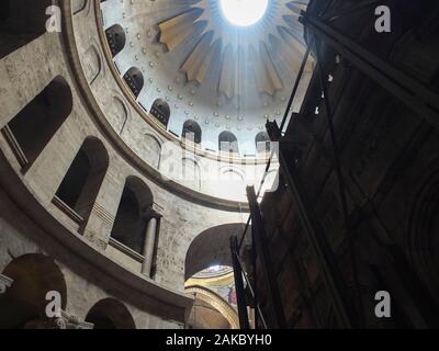 Jérusalem, Israël - 21 juin 2015 : l'intérieur du Saint Sépulcre à Jérusalem Banque D'Images