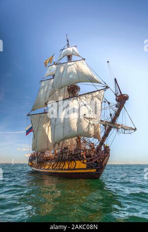 France, Morbihan, Golfe du Morbihan, Arzon, le Shtandart, réplique de la frégate russe pendant la parade de la semaine du Golfe du Morbihan, édition 2019 Banque D'Images