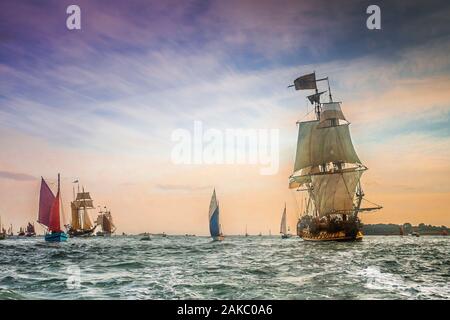 France, Morbihan, Golfe du Morbihan, Arzon, le Shtandart, réplique de la frégate russe pendant la parade de la semaine du Golfe du Morbihan, édition 2019 Banque D'Images