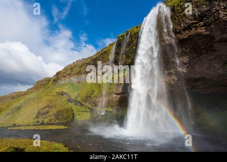 L'Islande, Sudurland, cascade de Seljalandsfoss, Rainbow Banque D'Images