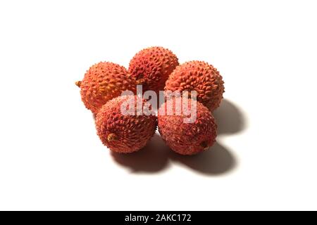 Litchis sur fond blanc Banque D'Images