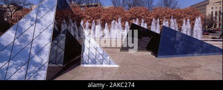 USA, Washington DC, National Gallery of Art, pyramide moderne Banque D'Images
