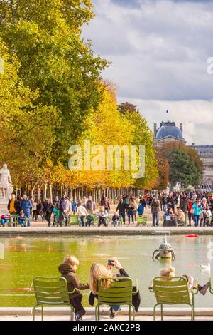 France, Paris, jardin des Tuileries, à l'automne Banque D'Images