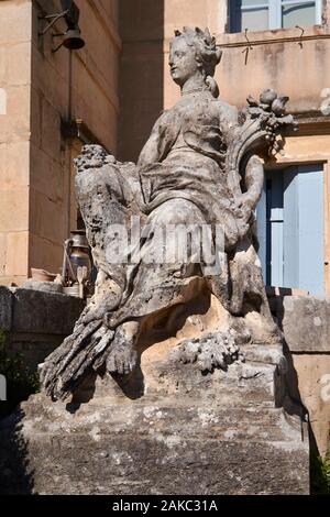 La France, Hérault, Montpellier, Montpellier folie, Château de Flaugergues, statue faite par le sculpteur Jean Louis Guyon Banque D'Images