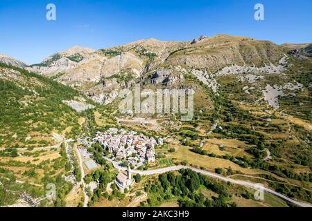 France, Alpes-Maritimes, Parc National du Mercantour, vallée de la Tinée, Châteauneuf-d'Entraunes, vue sur le village de l'Claffournier belvedere Banque D'Images