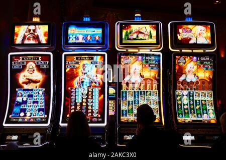 France, Calvados, Pays d'Auge, Deauville Barriere Deauville Casino, slot machine Banque D'Images