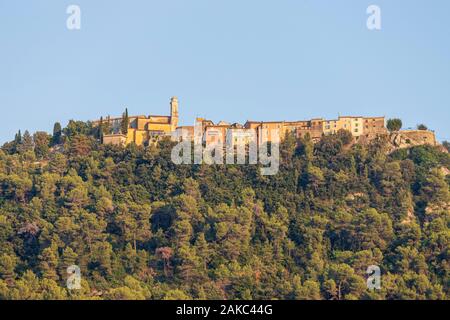 France, Alpes-Maritimes, Roquette-sur-Var domine la vallée du Var Banque D'Images