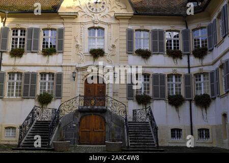 La Suisse, canton du Jura, Porrentruy, Grand Rue, l'Hôtel-Dieu en date du 1761, est devenu un musée, bibliothèque Banque D'Images