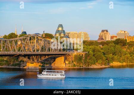 Le Canada, la province de l'Ontario Ottawa, le pont Alexandra et le musée des beaux-arts du Canada par l'architecte Moshe Safdie Banque D'Images