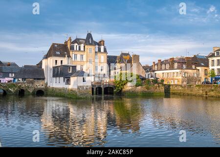 La France, Finistère, Landerneau, Rohan 16ème siècle Pont sur la rivière de l'Elorn, l'un des derniers pont bordée de maison européenne Banque D'Images