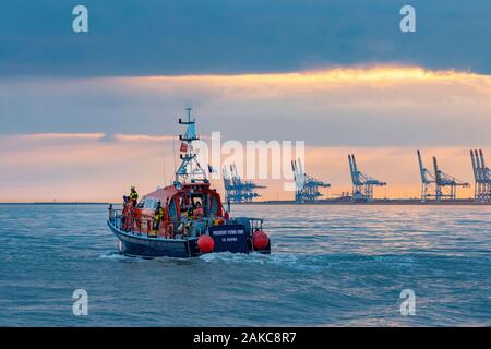 France, Seine Maritime, Le Havre, Armada de Rouen 2019, bateau de la SNSM en face du port du Havre Banque D'Images