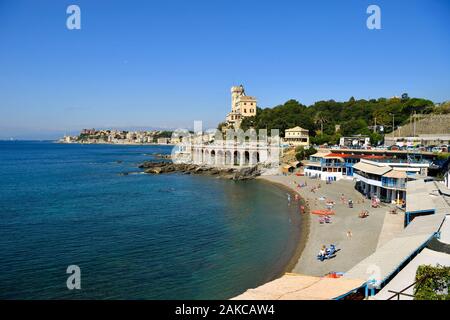 L'Italie, Ligurie, Gênes, Boccadasse, tour génoise sur la côte entre Boccadasse et Nervi Banque D'Images