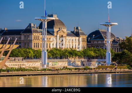 France, Rhône, Lyon, quartier de la Guillotière, Karen Blixen et berges quai Claude Bernard sur le Rhône, Tony Bertrand Centre Nautique et Hirsch Palace à l'Université de Lyon 2 Banque D'Images