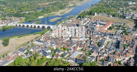 France, Nièvre (58), de la commune La Charité-sur-Loire en Burgundy-Franche-Comté région (vue aérienne) Banque D'Images