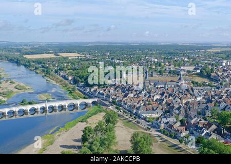 France, Nièvre (58), de la commune La Charité-sur-Loire en Burgundy-Franche-Comté région (vue aérienne) Banque D'Images