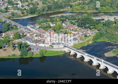 France, Nièvre (58), de la commune La Charité-sur-Loire en Burgundy-Franche-Comté région (vue aérienne) Banque D'Images