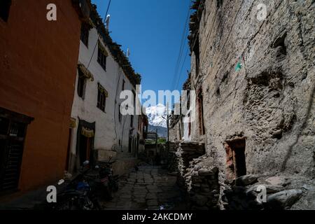 Kagbeni village, un pont entre Mustang inférieur et supérieur dans la vallée de Kali Gandaki river. Le Népal. Banque D'Images