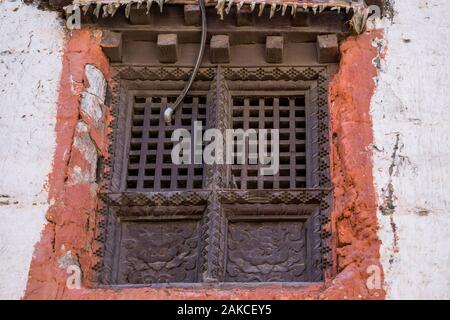 Decrative Éléments de maisons de Kagbeni village, un pont entre Mustang inférieur et supérieur dans la vallée de Kali Gandaki river. Le Népal. Banque D'Images