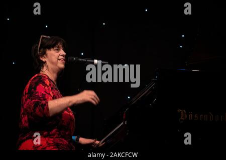 Liane Carroll chante et joue du piano, Scarborough Jazz Festival 2019 Banque D'Images