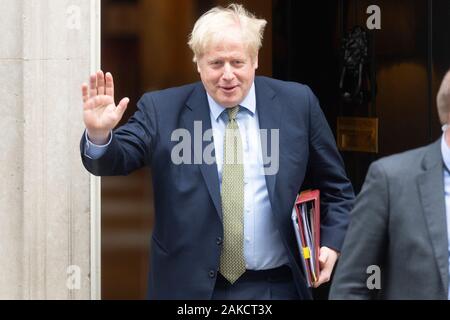 Londres, Grande-Bretagne. 8 janvier, 2020. Le Premier ministre britannique Boris Johnson quitte Downing Street pour assister le Premier Ministre dans les questions du Parlement de Londres, Grande-Bretagne, 8 janvier 2020. Crédit : Ray Tang/Xinhua/Alamy Live News Banque D'Images