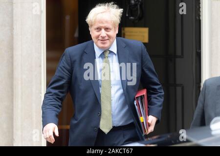 Londres, Grande-Bretagne. 8 janvier, 2020. Le Premier ministre britannique Boris Johnson quitte Downing Street pour assister le Premier Ministre dans les questions du Parlement de Londres, Grande-Bretagne, 8 janvier 2020. Crédit : Ray Tang/Xinhua/Alamy Live News Banque D'Images