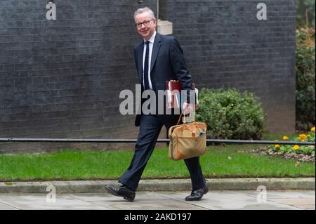 Londres, Grande-Bretagne. 8 janvier, 2020. Le Chancelier du duché de Lancaster Michael Gove quitte Downing Street pour assister le Premier Ministre dans les questions du Parlement de Londres, Grande-Bretagne, 8 janvier 2020. Crédit : Ray Tang/Xinhua/Alamy Live News Banque D'Images