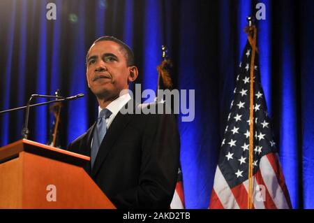 Le candidat démocrate Barack Obama prononce un discours sur la race et la politique au niveau National Constitution Center de Philadelphie, PA, le 18 mars 2008. Banque D'Images