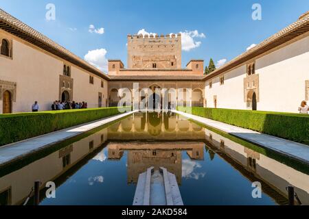 Architecture de style arabe, bâtiment et design artistique à l'Alhambra Banque D'Images