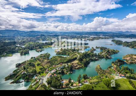 Vue panoramique du rocher de Guatape (El Penol) près de Medellin, Colombie. Banque D'Images