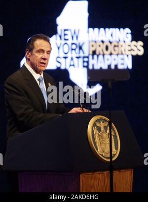 New York, New York, USA. 8 janvier, 2020. Gouverneur de l'Etat de New York Andrew Cuomo offre l'état de l'État 2020 tenue à l'adresse Capitole de l'État de New York le 8 janvier 2020 à Albany, New York . Credit : Mpi43/media/Alamy Punch Live News Banque D'Images