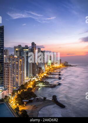 Cartagena de Indias skyline at sunset, la Colombie. Banque D'Images