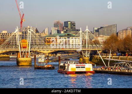 Les ponts du jubilé de la passerelle, de l'autre côté de la Tamise, Londres, Royaume-Uni, Banque D'Images