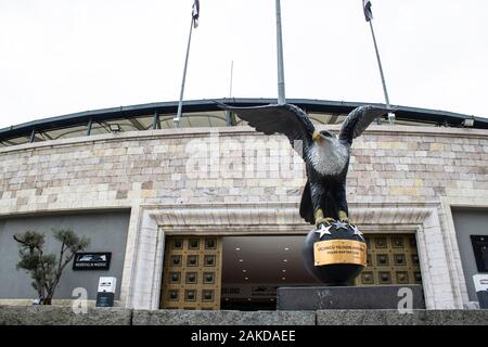 Besiktas sports club appartient à la grande avenue Inonu stadium. Icône Sport club Black Eagle. Elle a été fondée en 1903. Banque D'Images