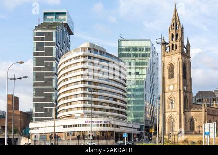 Hôtel Atlantic Tower Hotel Liverpool Liverpool et église paroissiale, Chapel Street, Liverpool, Merseyside, England, United Kingdom Banque D'Images