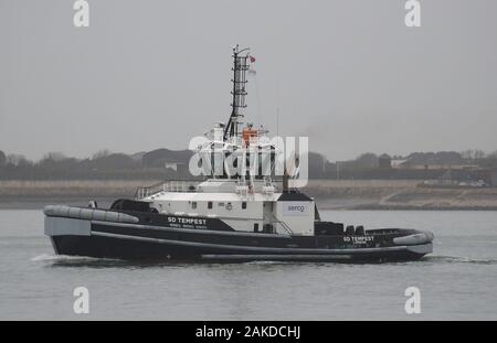 Vue générale de la Marine Serco services exploités tug boat Tempest SD à Portsmouth. PA Photo. Photo date : mercredi 8 janvier 2020. Crédit photo doit se lire : Andrew Matthews/PA Wire Banque D'Images