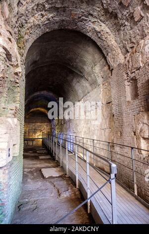 Bâtiments de la Rome antique, Colisée souterrain, Colisée, amphithéâtre Flavien, Rome Colisée Rome, Italie Banque D'Images