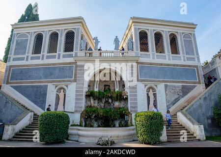 Bâtiments de la Rome antique, façade des volières de Farnèse, jardins de Farnèse, et fontaine, Mont Palatin, Palatino, Rome, Italie Banque D'Images