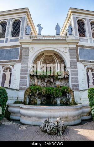 Bâtiments de la Rome antique, façade des volières de Farnèse, jardins de Farnèse, et fontaine, Mont Palatin, Palatino, Rome, Italie Banque D'Images